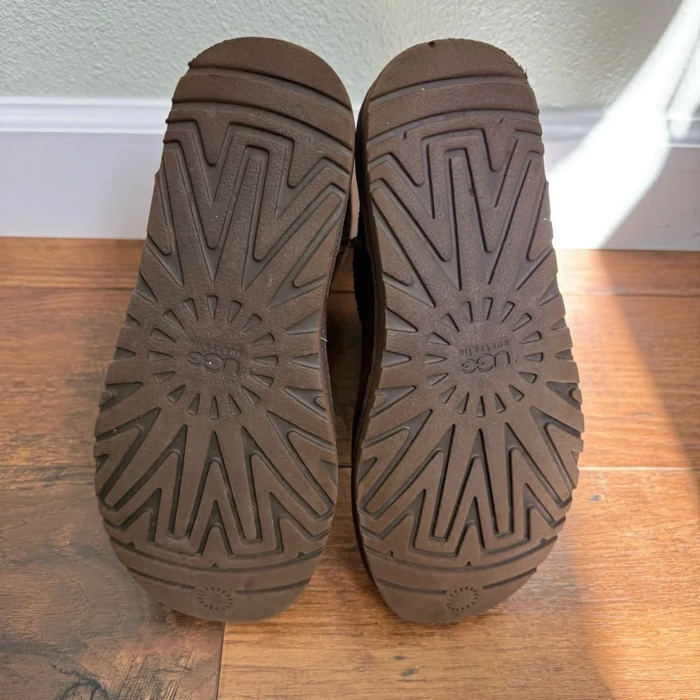 UGG Size 6 Classic Short Chocolate Brown Boots